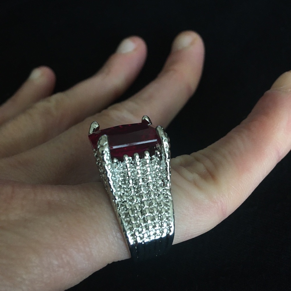 Large Red Rhinestone Cocktail Ring Size 7 - Picture 5 of 8